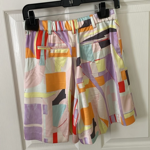 Colorful shorts - Picture 3 of 3